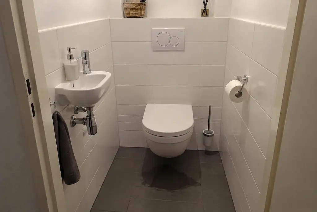 Lekdetectie Westervoort – natte vloer bij een toilet